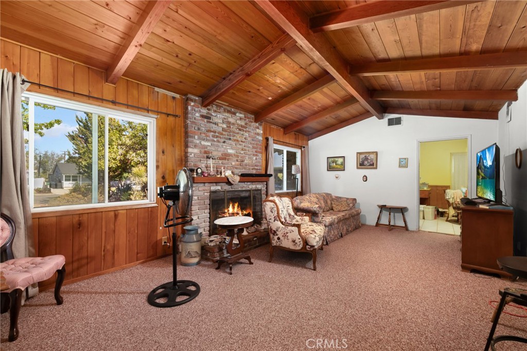 1121 Highland Oaks Drive