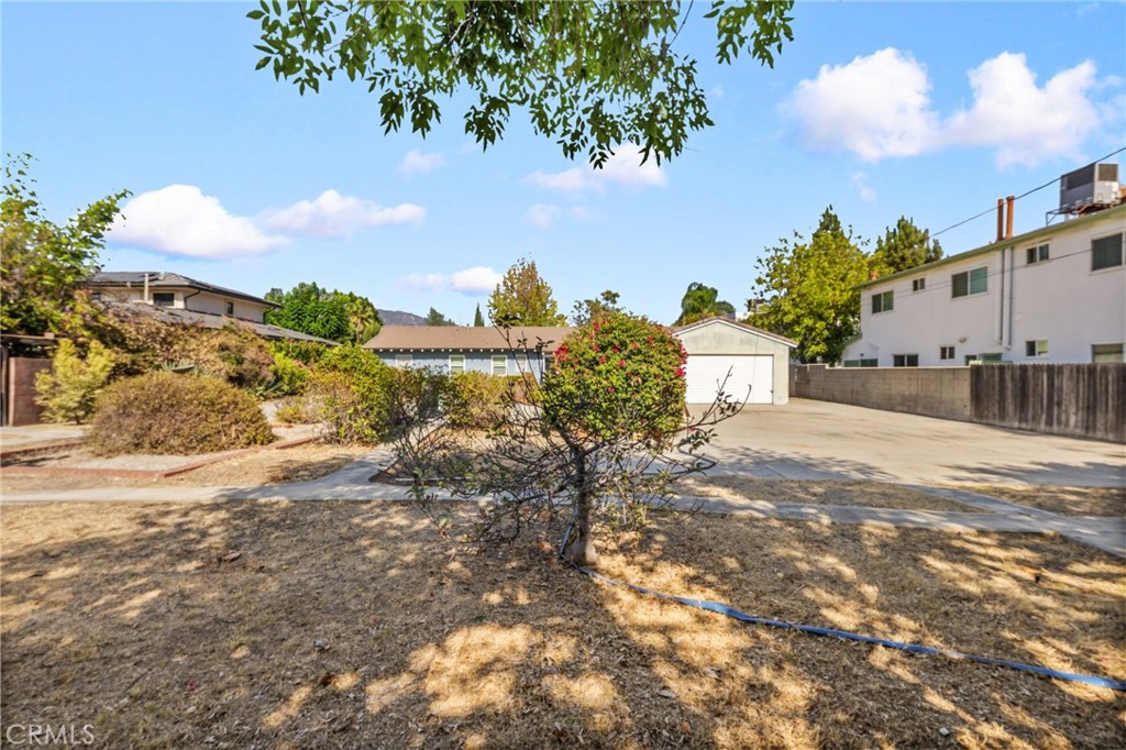 1121 Highland Oaks Drive
