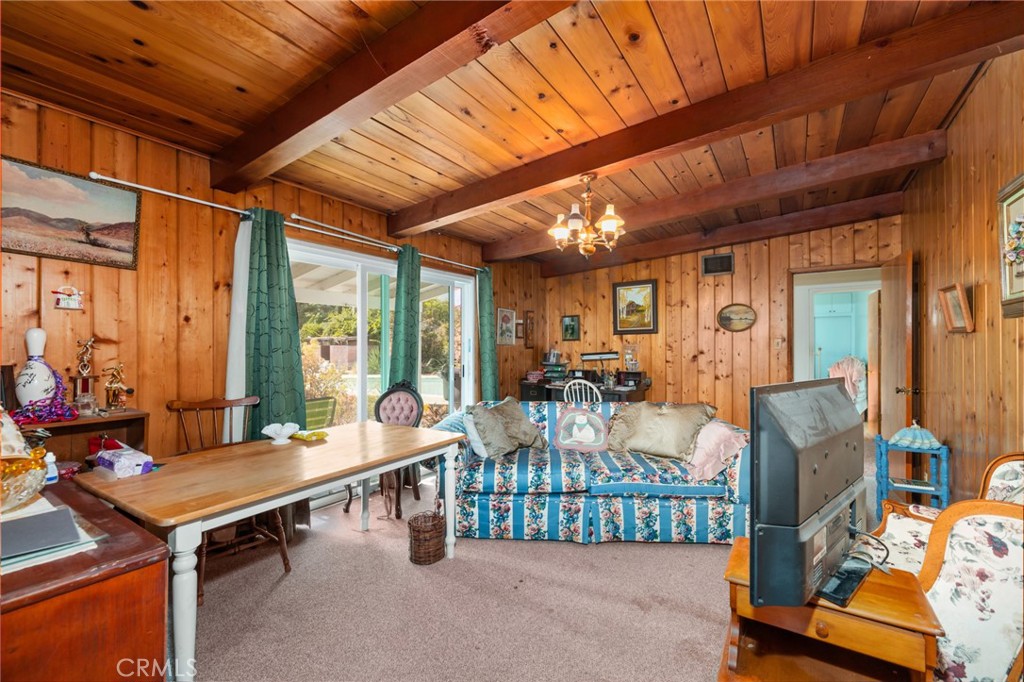 1121 Highland Oaks Drive