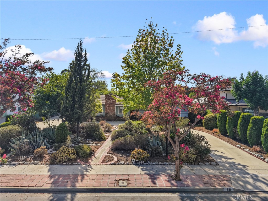 1121 Highland Oaks Drive