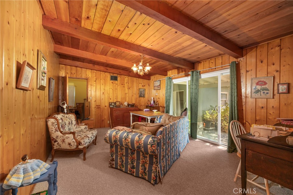 1121 Highland Oaks Drive