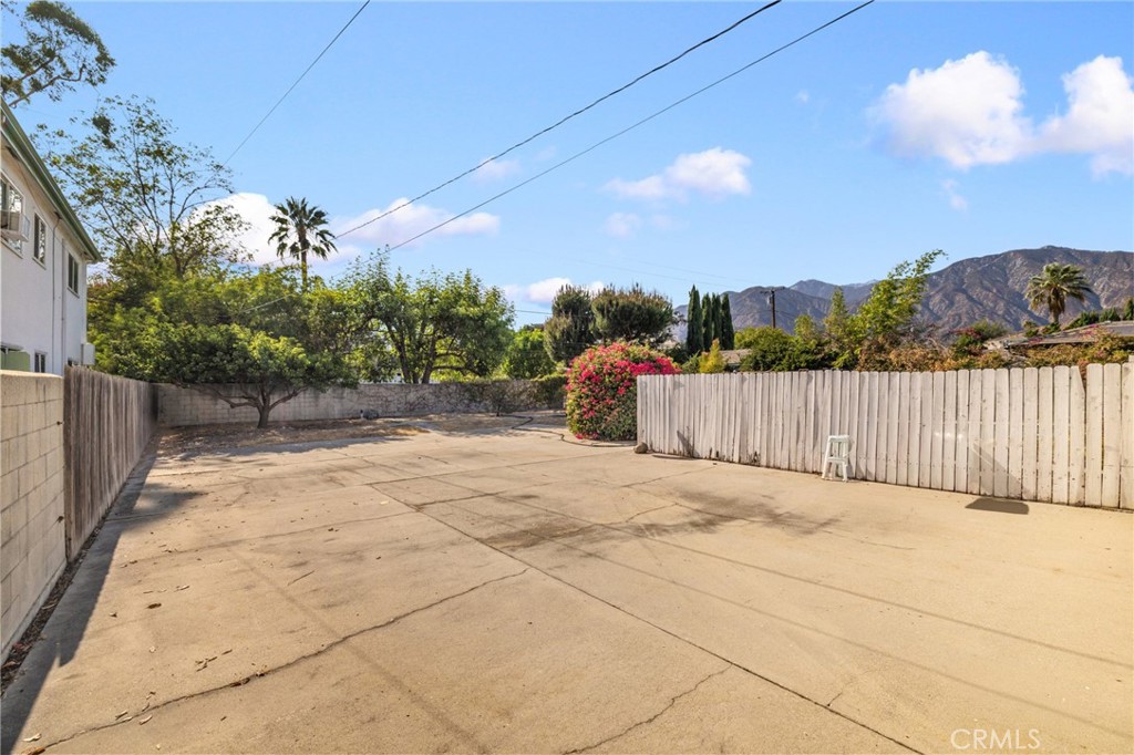 1121 Highland Oaks Drive