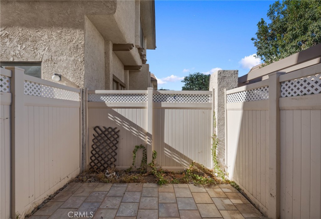 848 W Huntington Drive 18