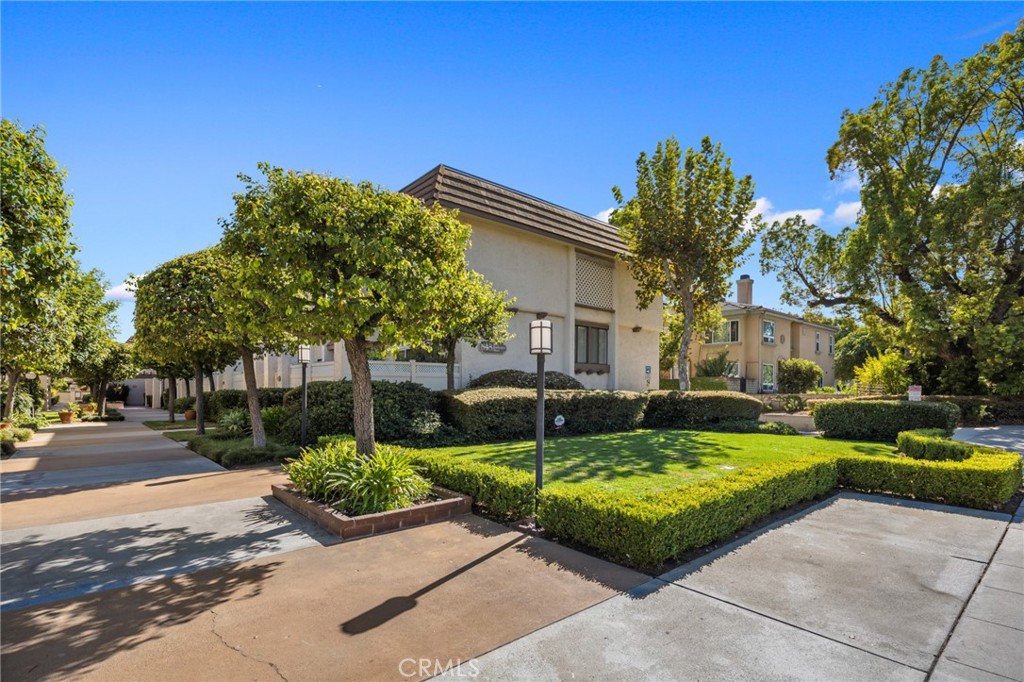 848 W Huntington Drive 18
