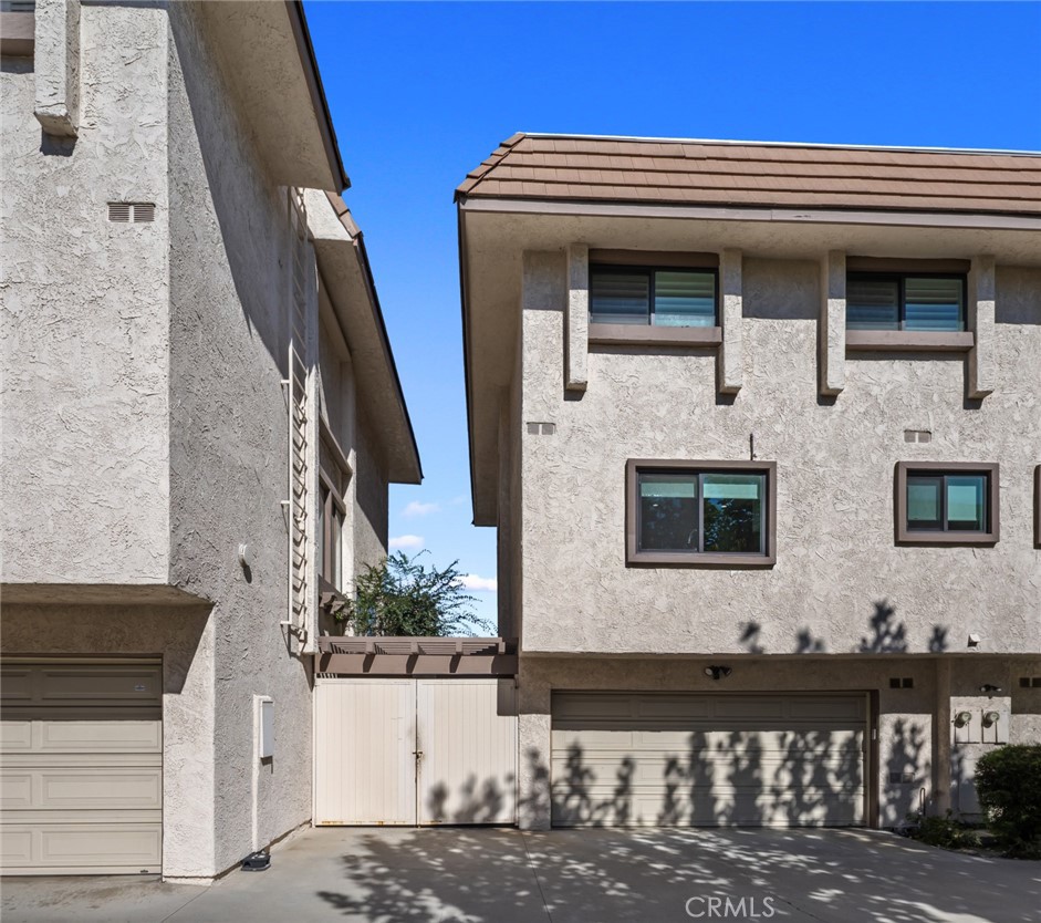 848 W Huntington Drive 18