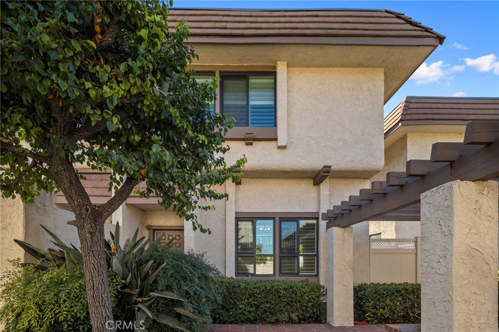 848 W Huntington Drive 18