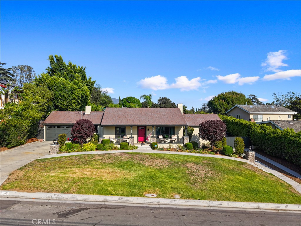 302 Highland Place