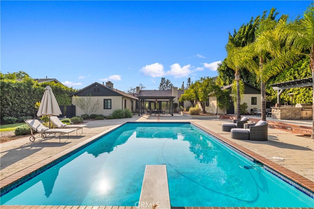 302 Highland Place