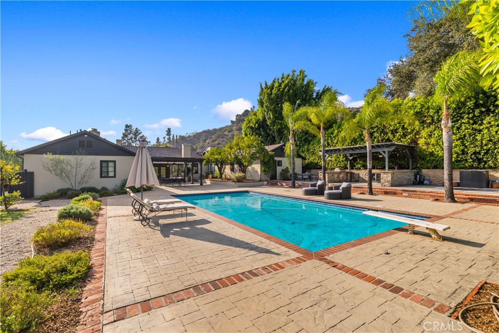 302 Highland Place