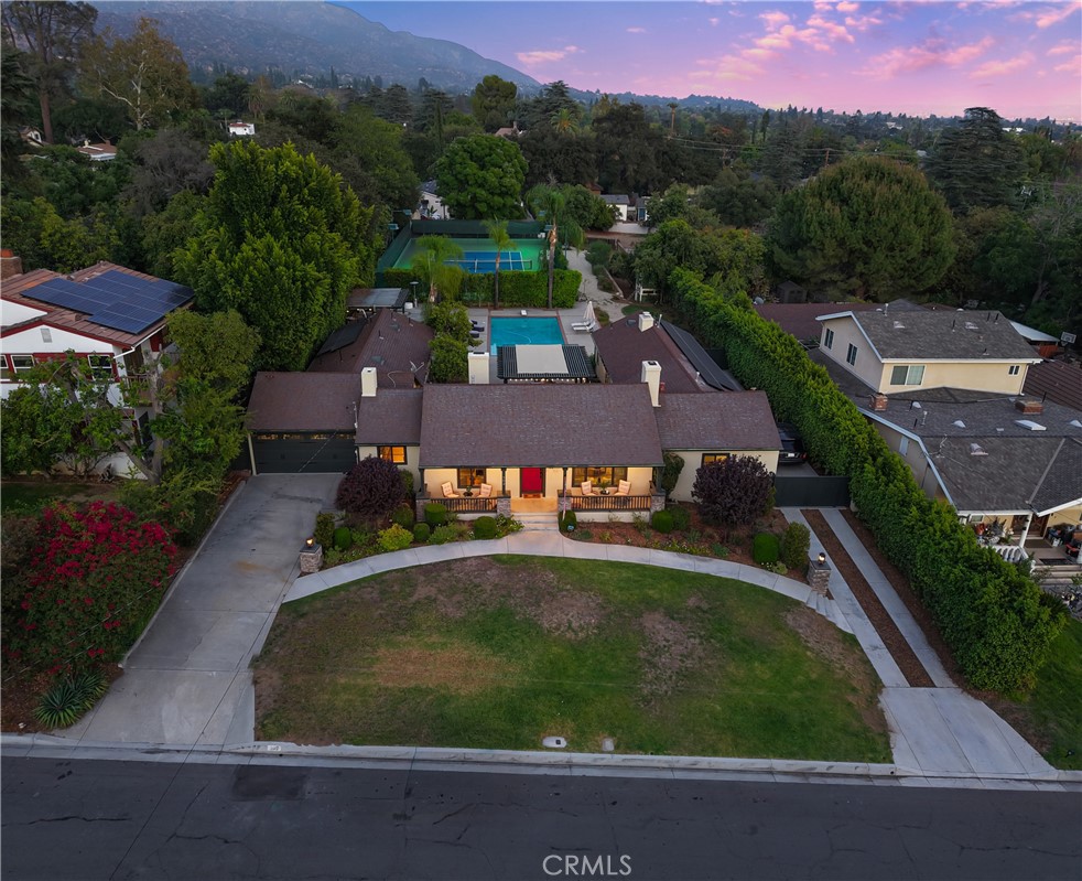 302 Highland Place