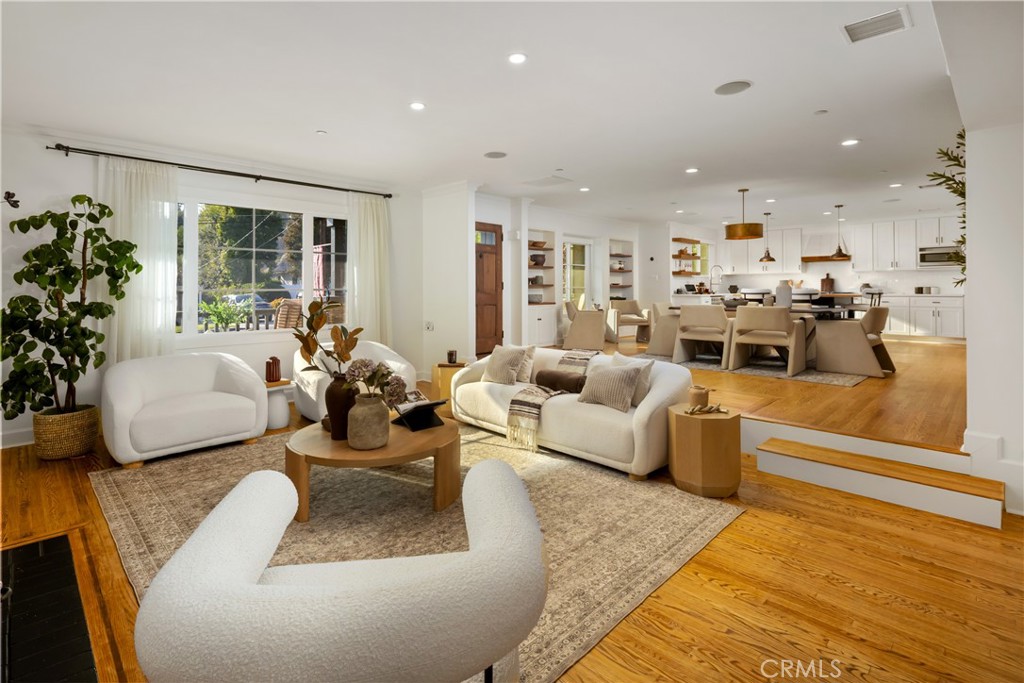 302 Highland Place
