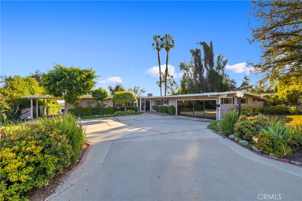 595 Rim Road