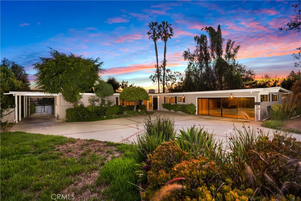595 Rim Road