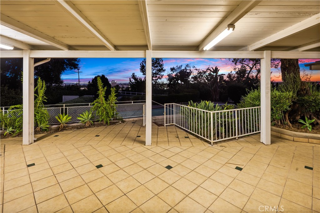 595 Rim Road