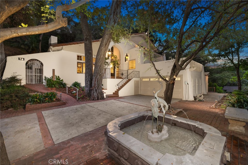 16 Hidden Valley Road