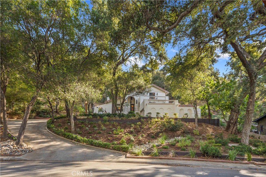 16 Hidden Valley Road