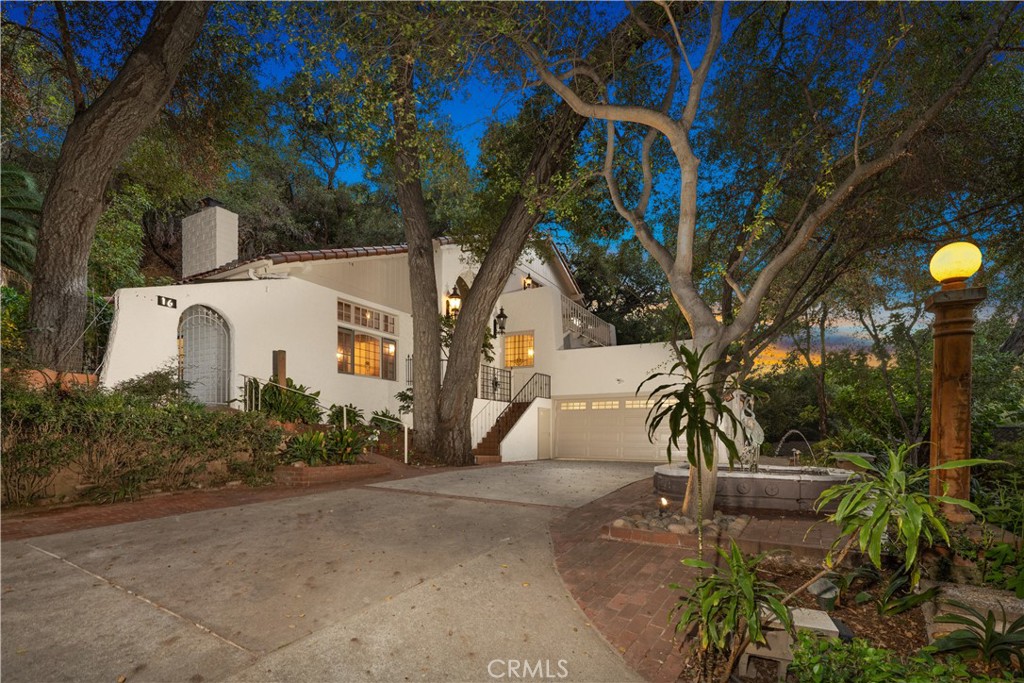 16 Hidden Valley Road
