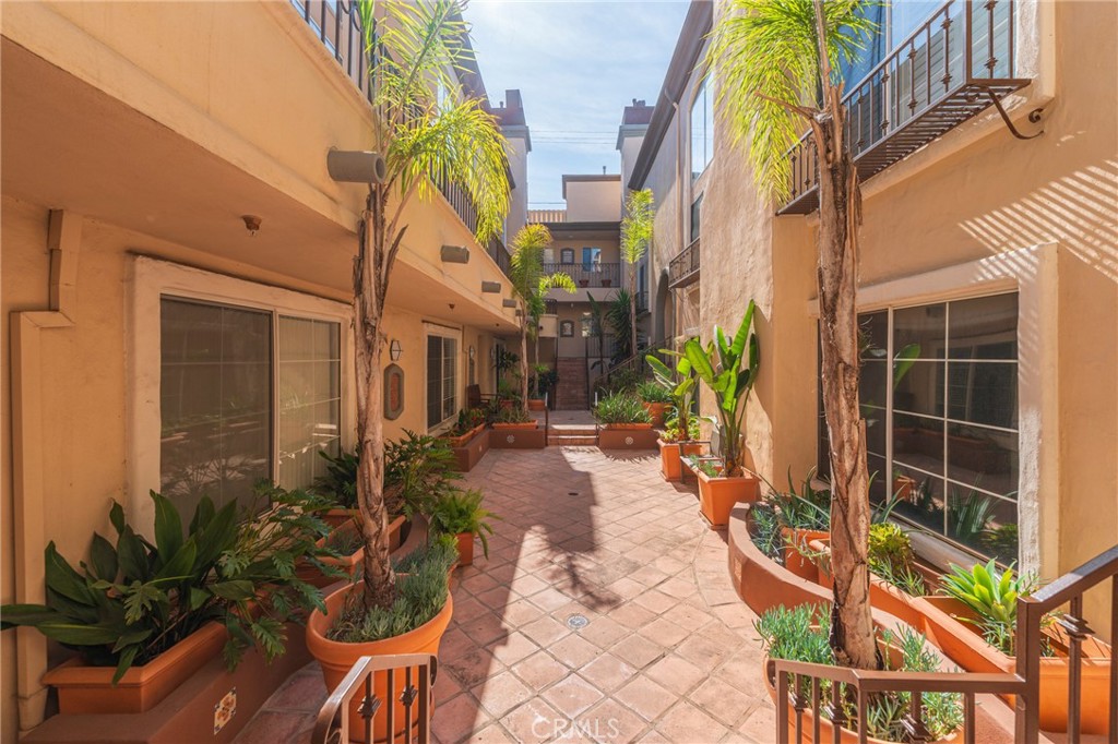 7100 La Tijera Boulevard