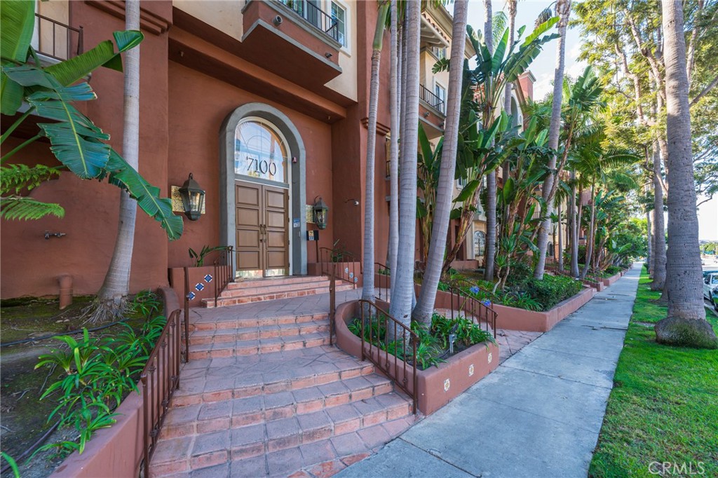 7100 La Tijera Boulevard