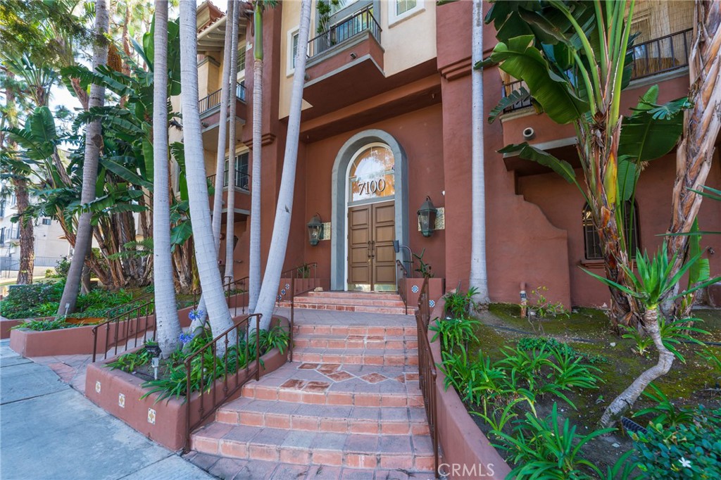 7100 La Tijera Boulevard