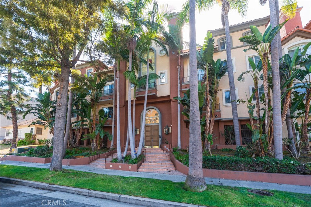 7100 La Tijera Boulevard