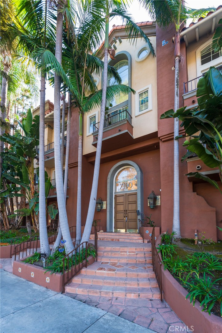 7100 La Tijera Boulevard