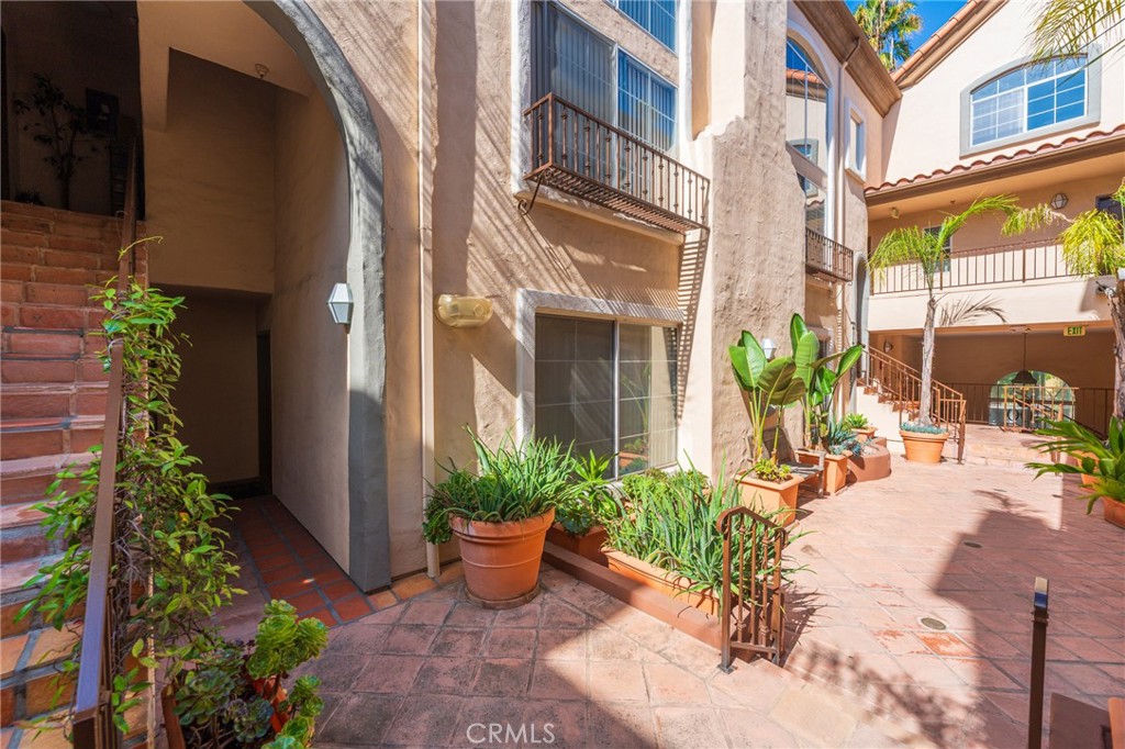 7100 La Tijera Boulevard