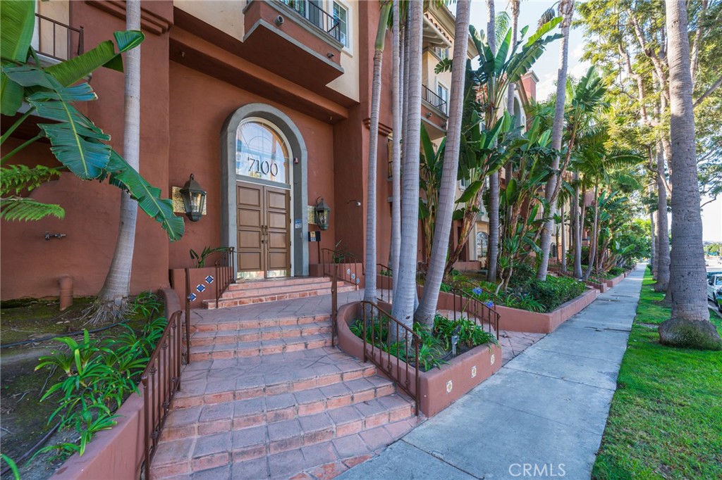7100 La Tijera Boulevard