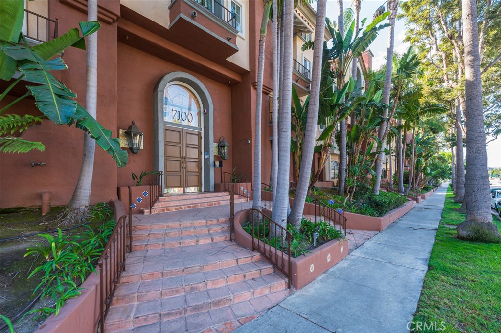 7100 La Tijera Boulevard