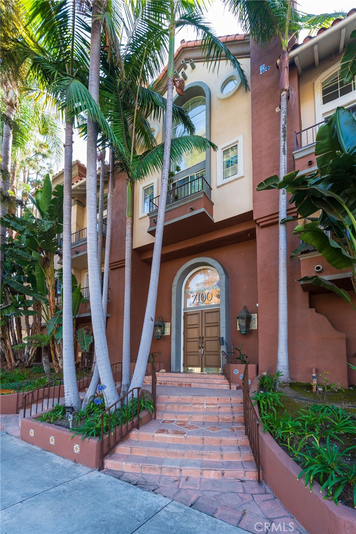 7100 La Tijera Boulevard