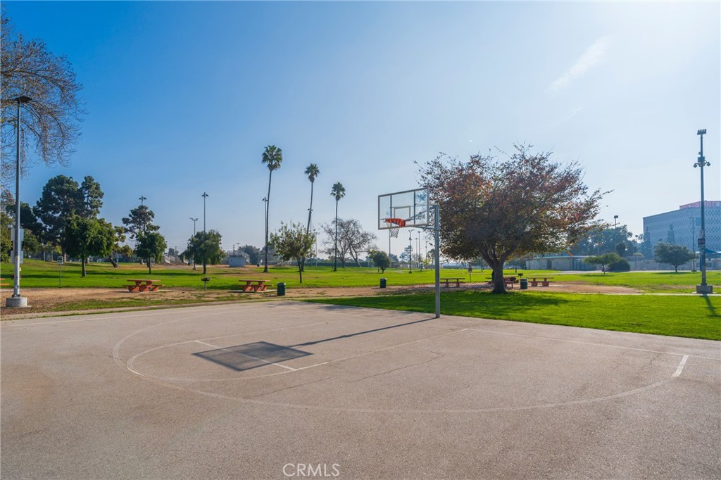 7100 La Tijera Boulevard
