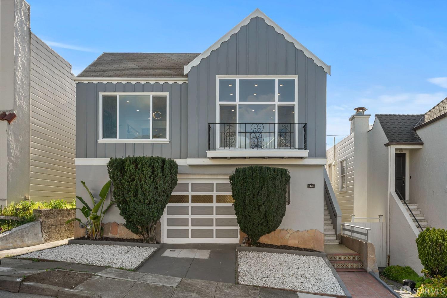 44 University Street