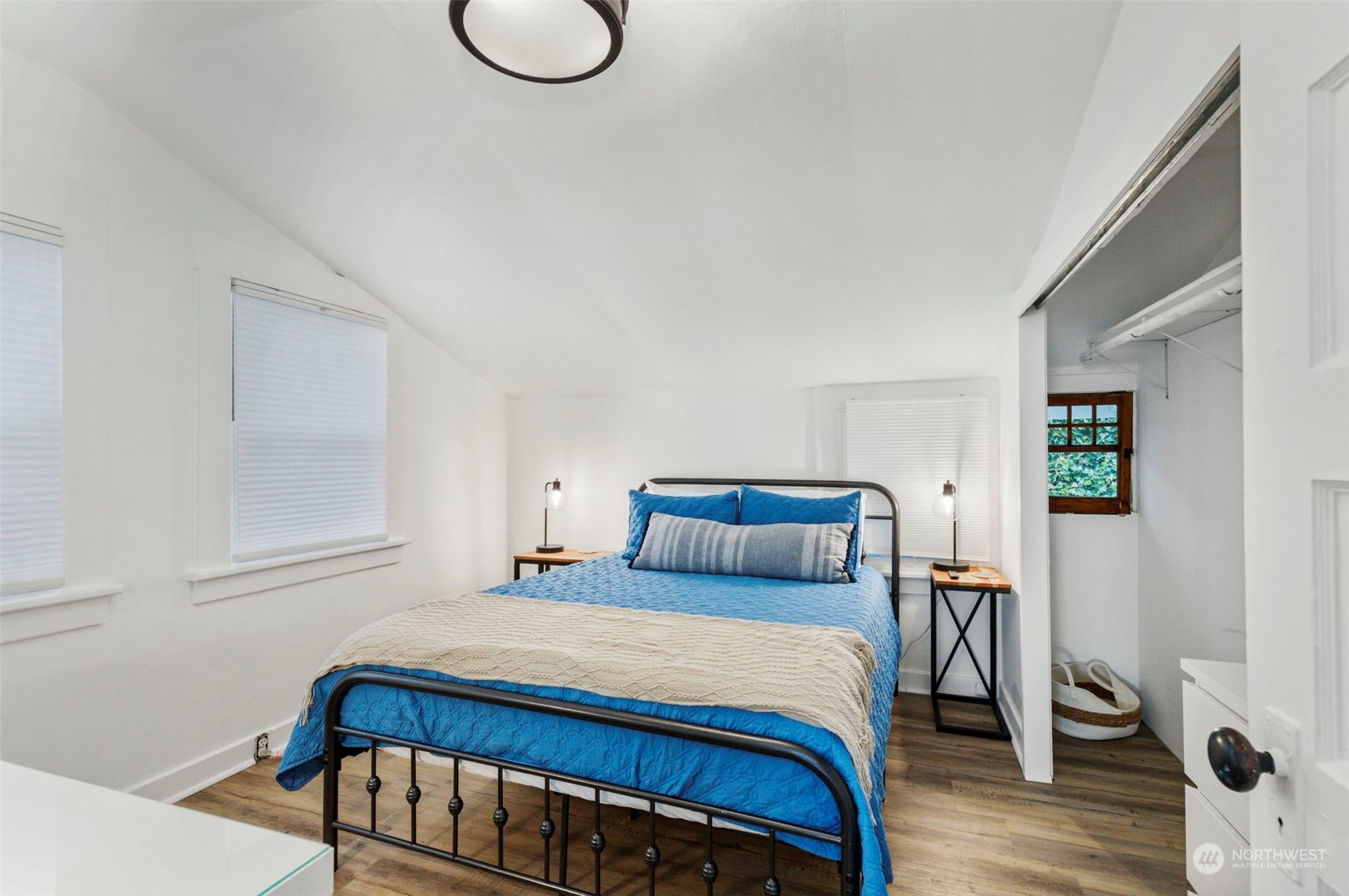 11003 Rolling Bay Walk NE