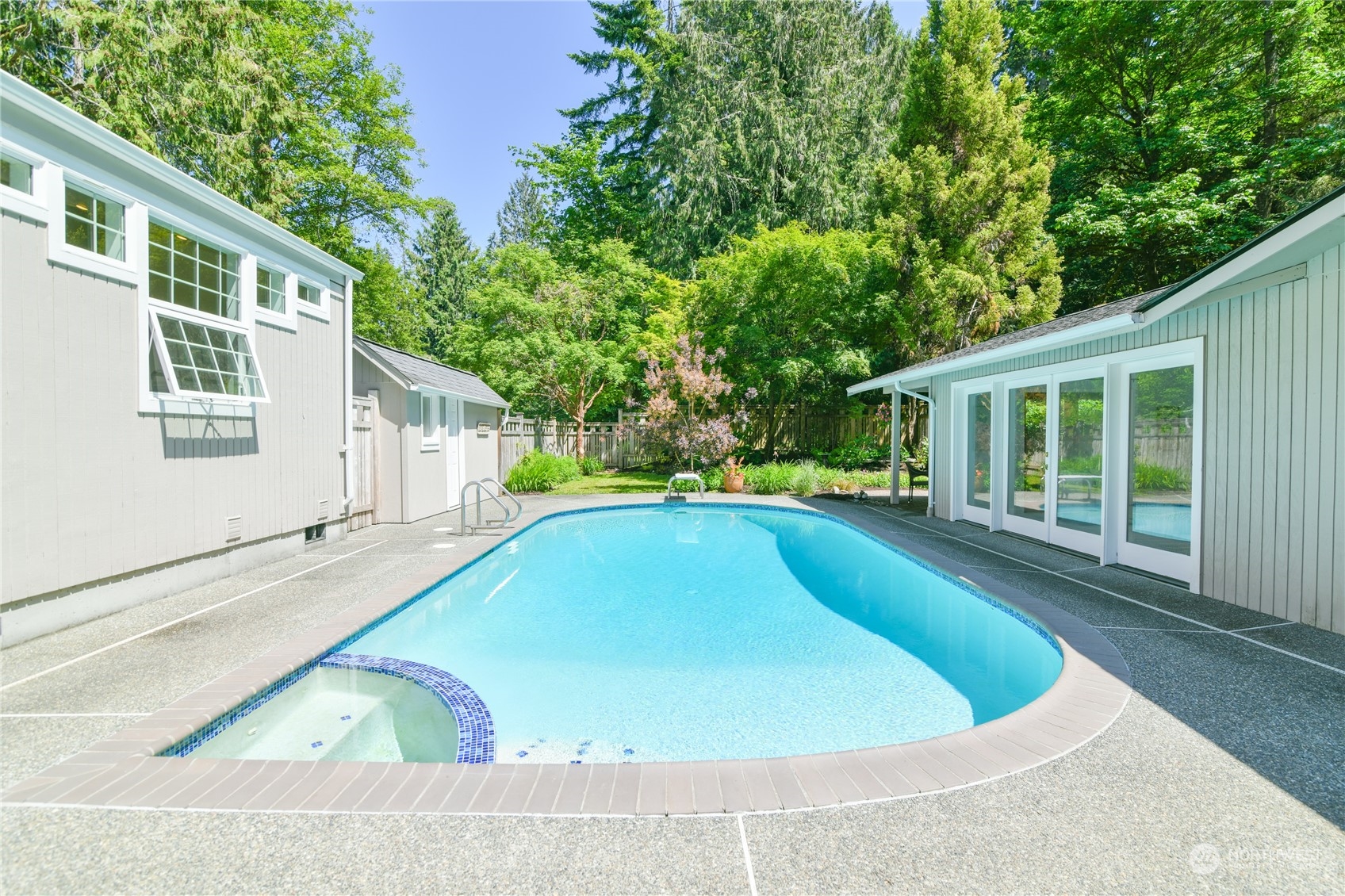 9140 Battlepoint DR NE