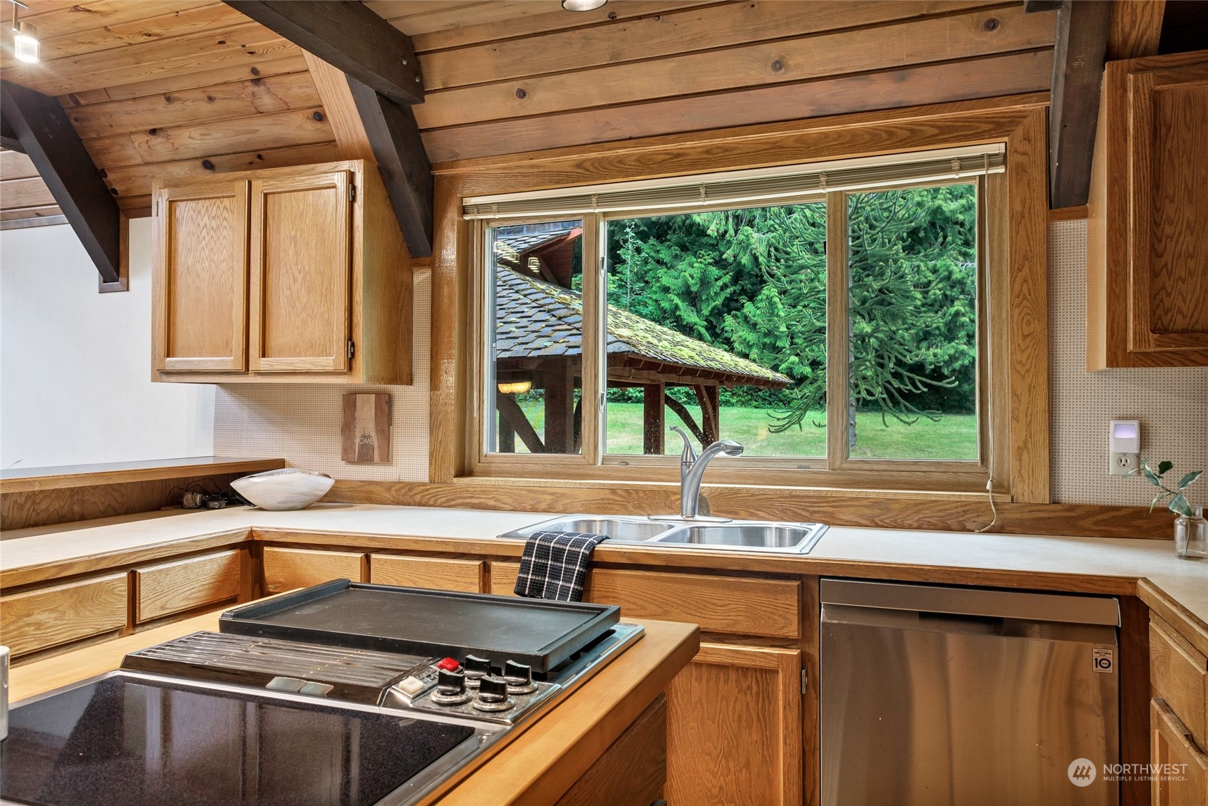 4748 NE Hendrickson Road