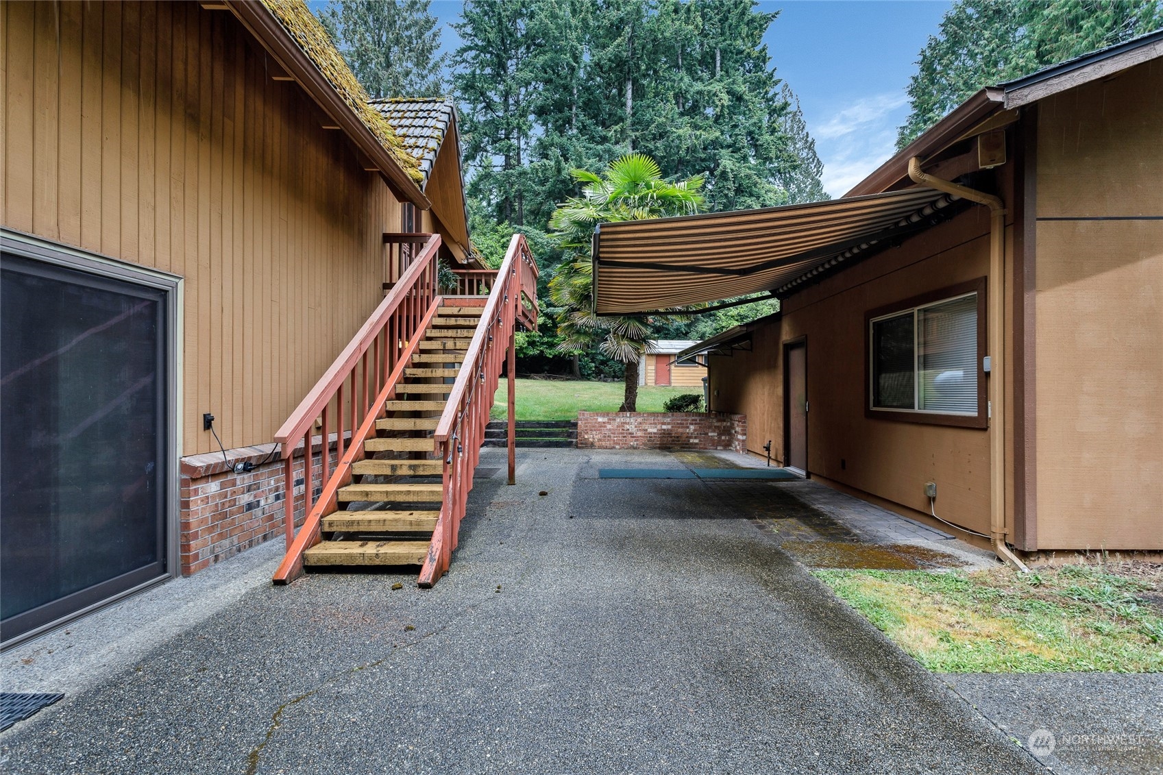 4748 NE Hendrickson Road