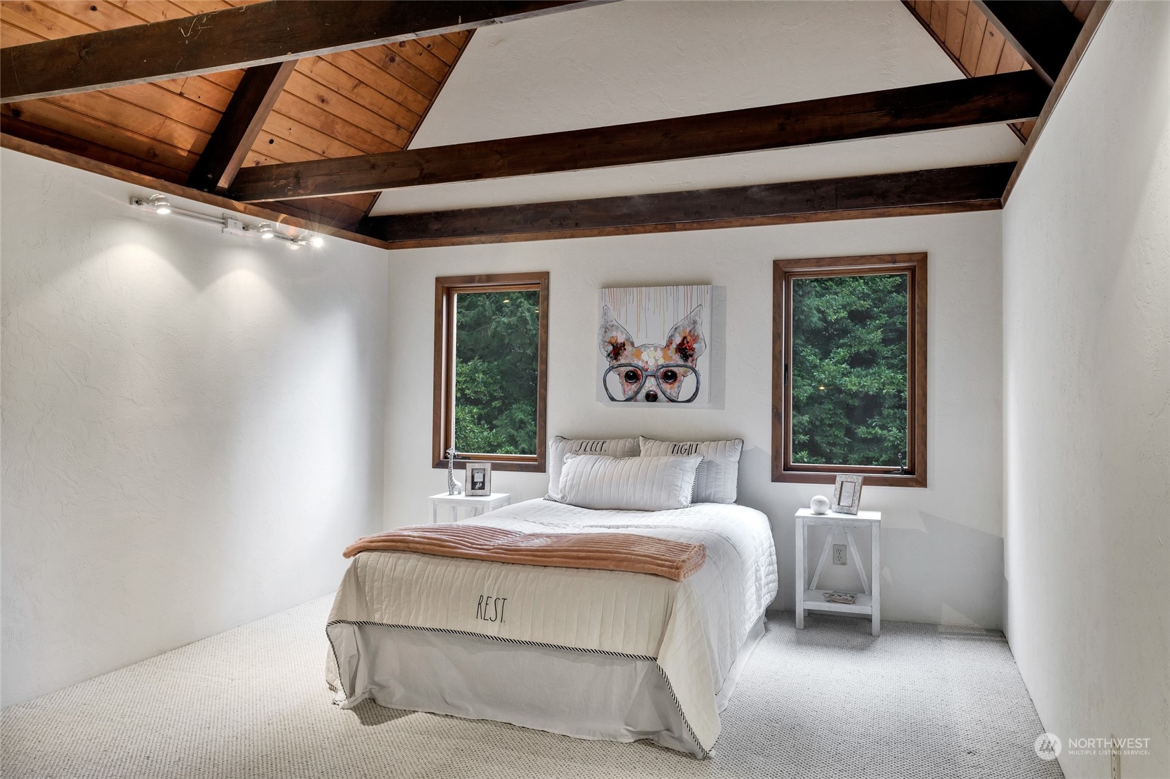 4748 NE Hendrickson Road