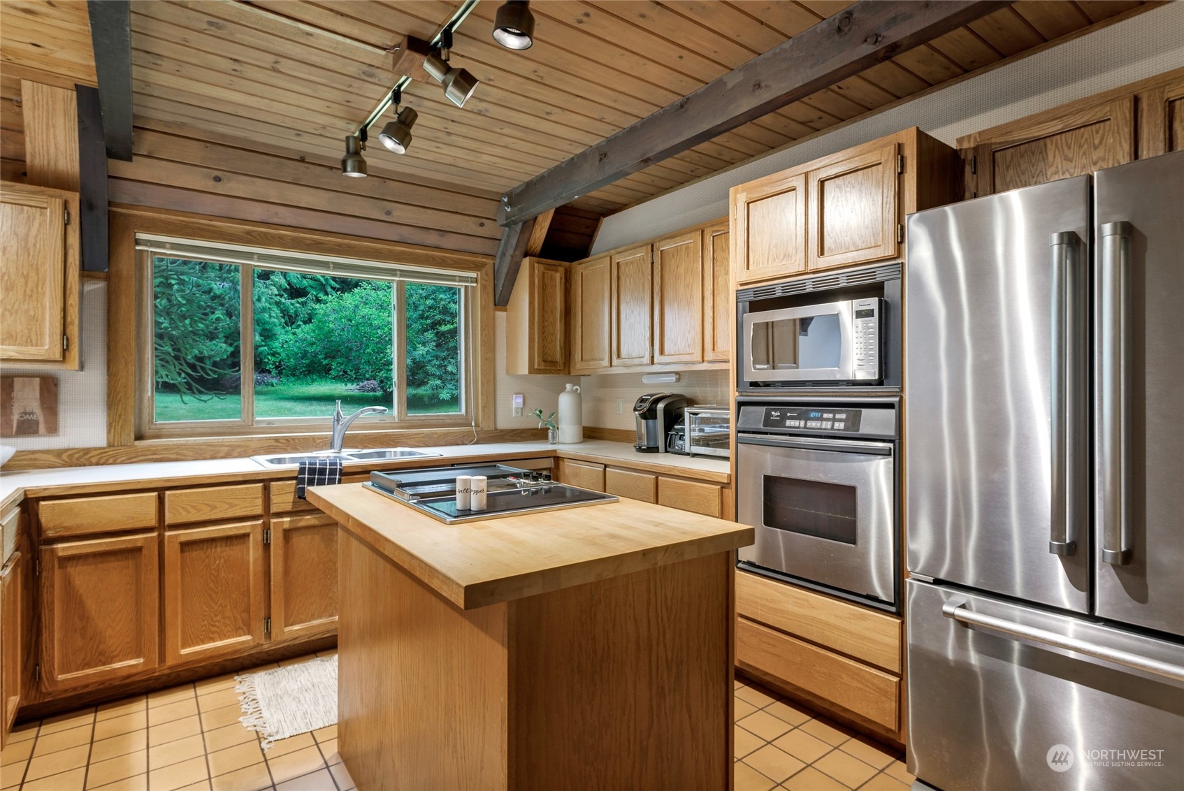 4748 NE Hendrickson Road