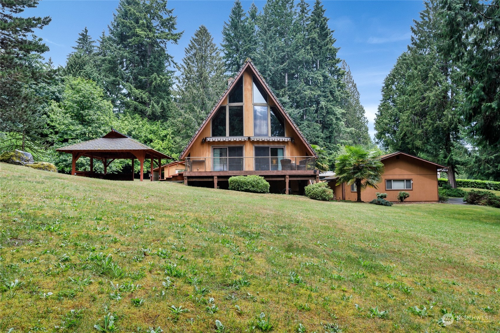 4748 NE Hendrickson Road