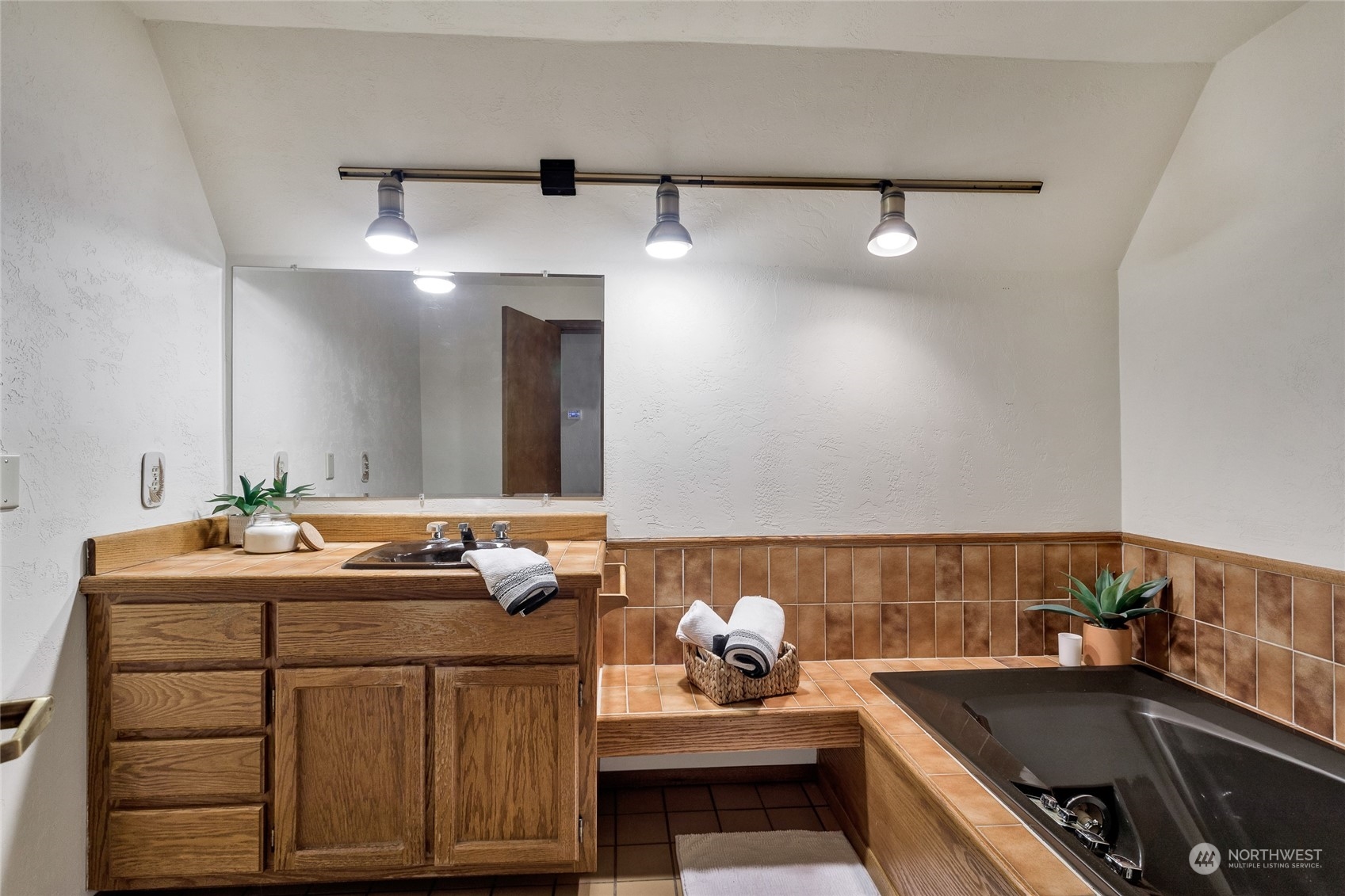 4748 NE Hendrickson Road