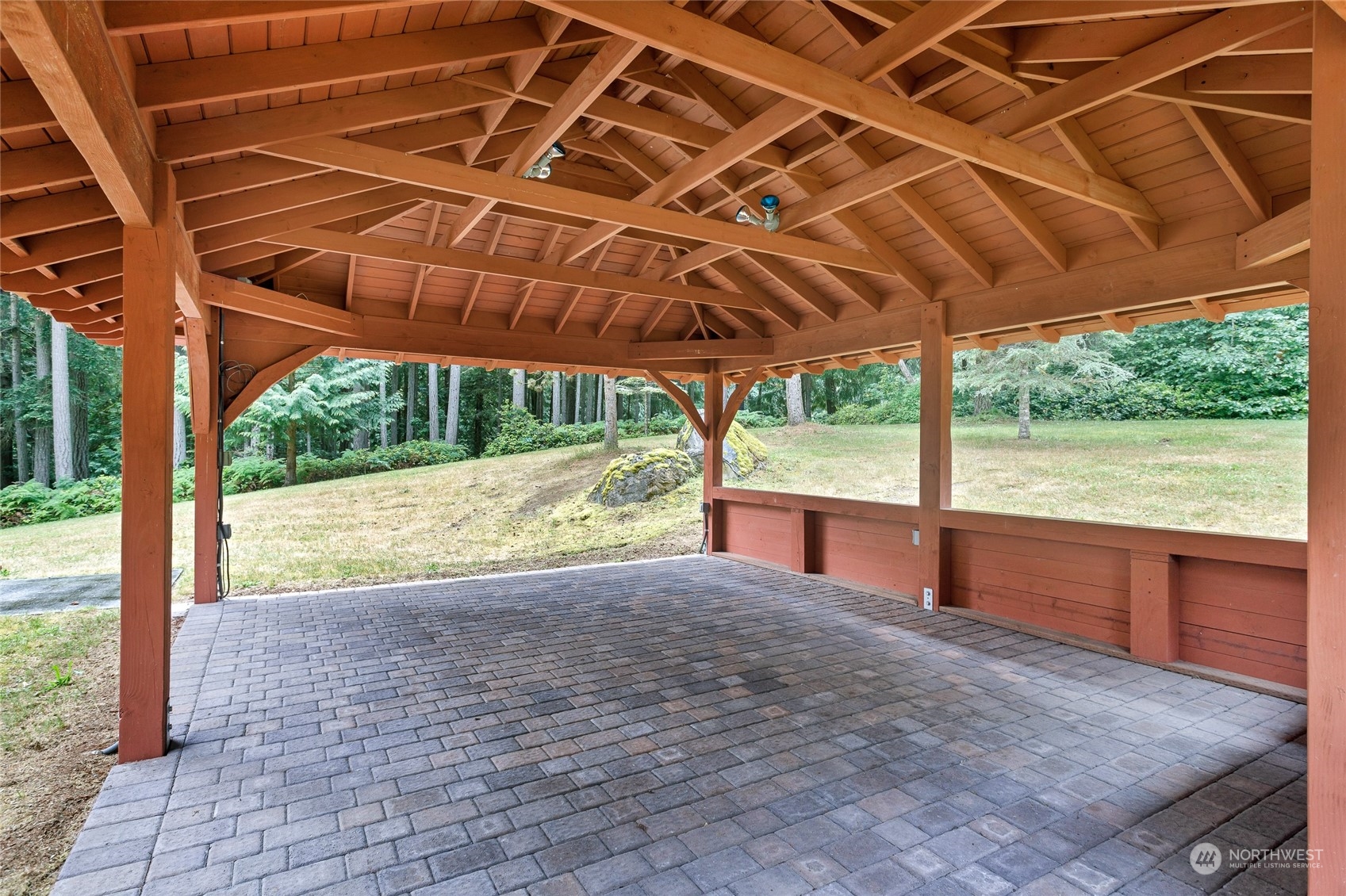 4748 NE Hendrickson Road