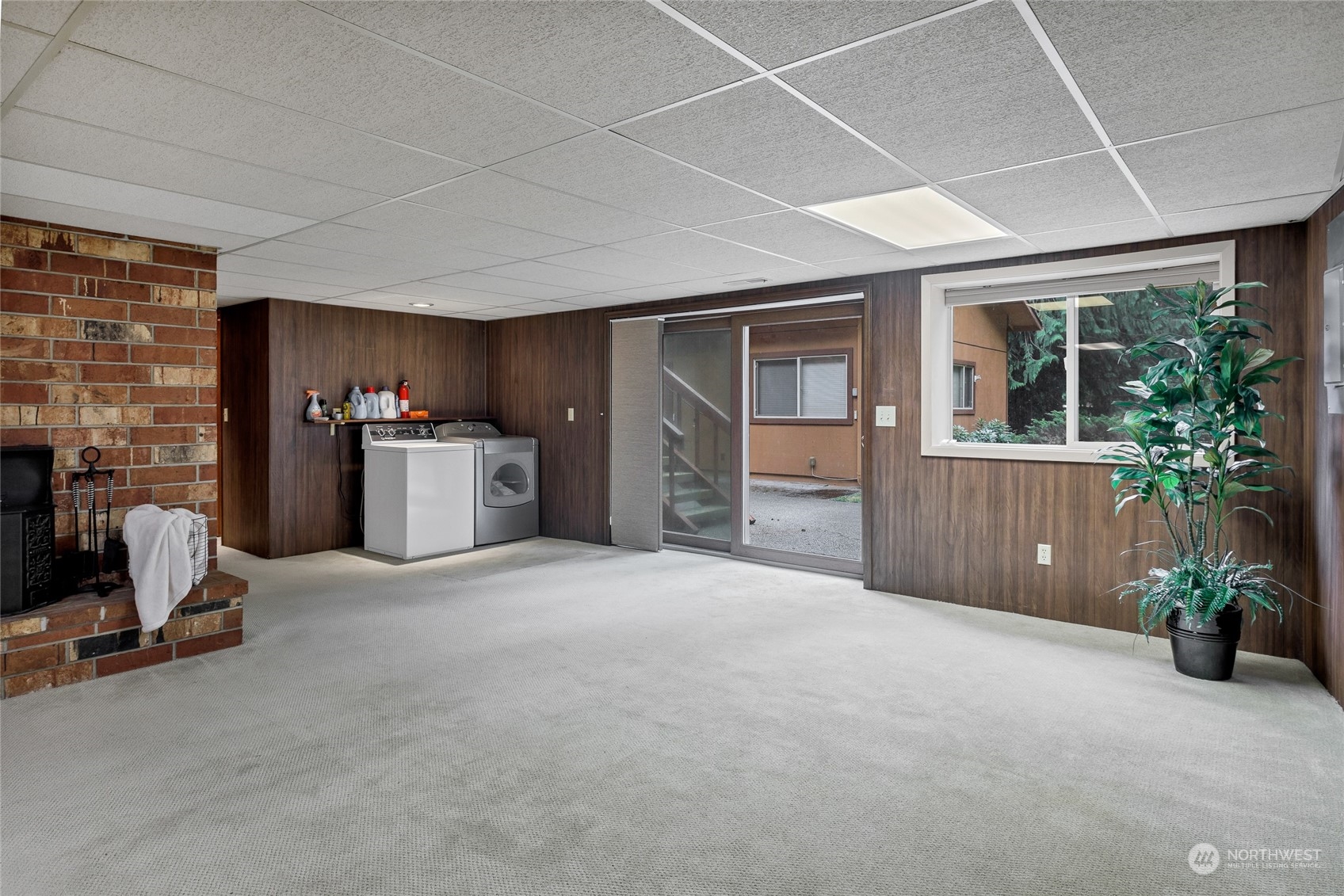 4748 NE Hendrickson Road