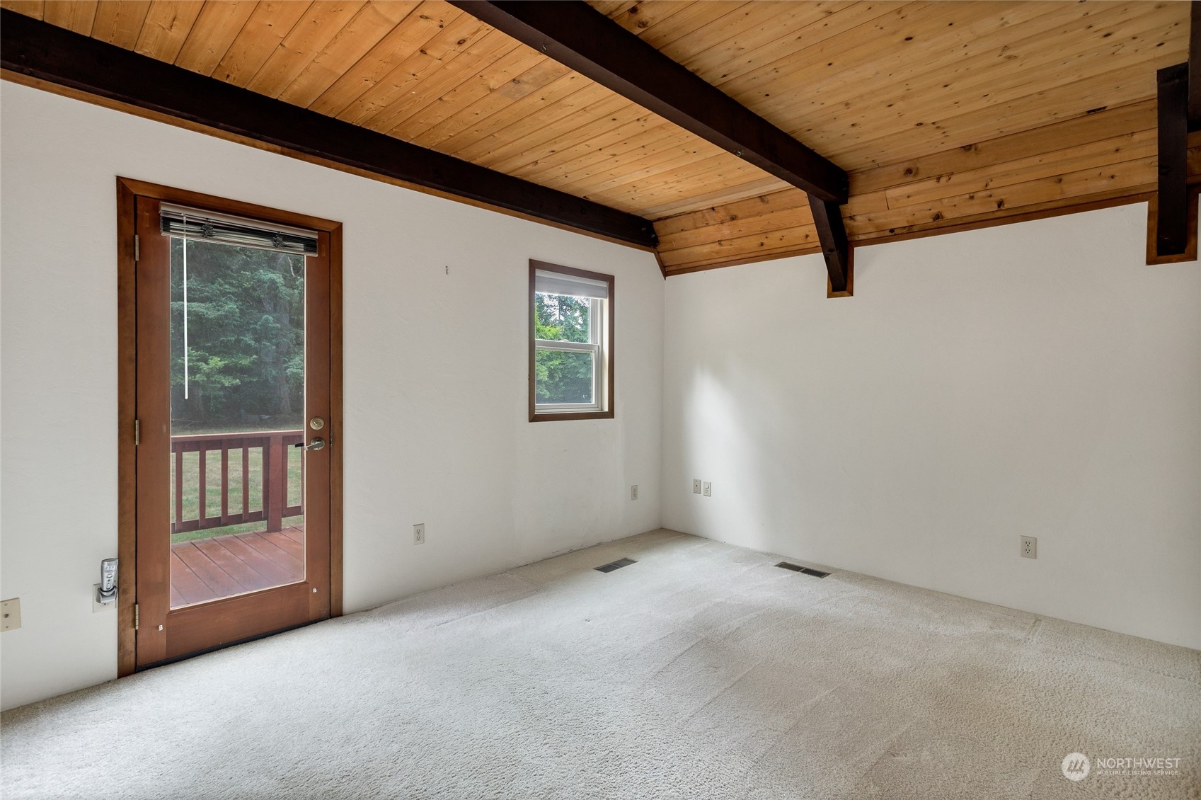 4748 NE Hendrickson Road