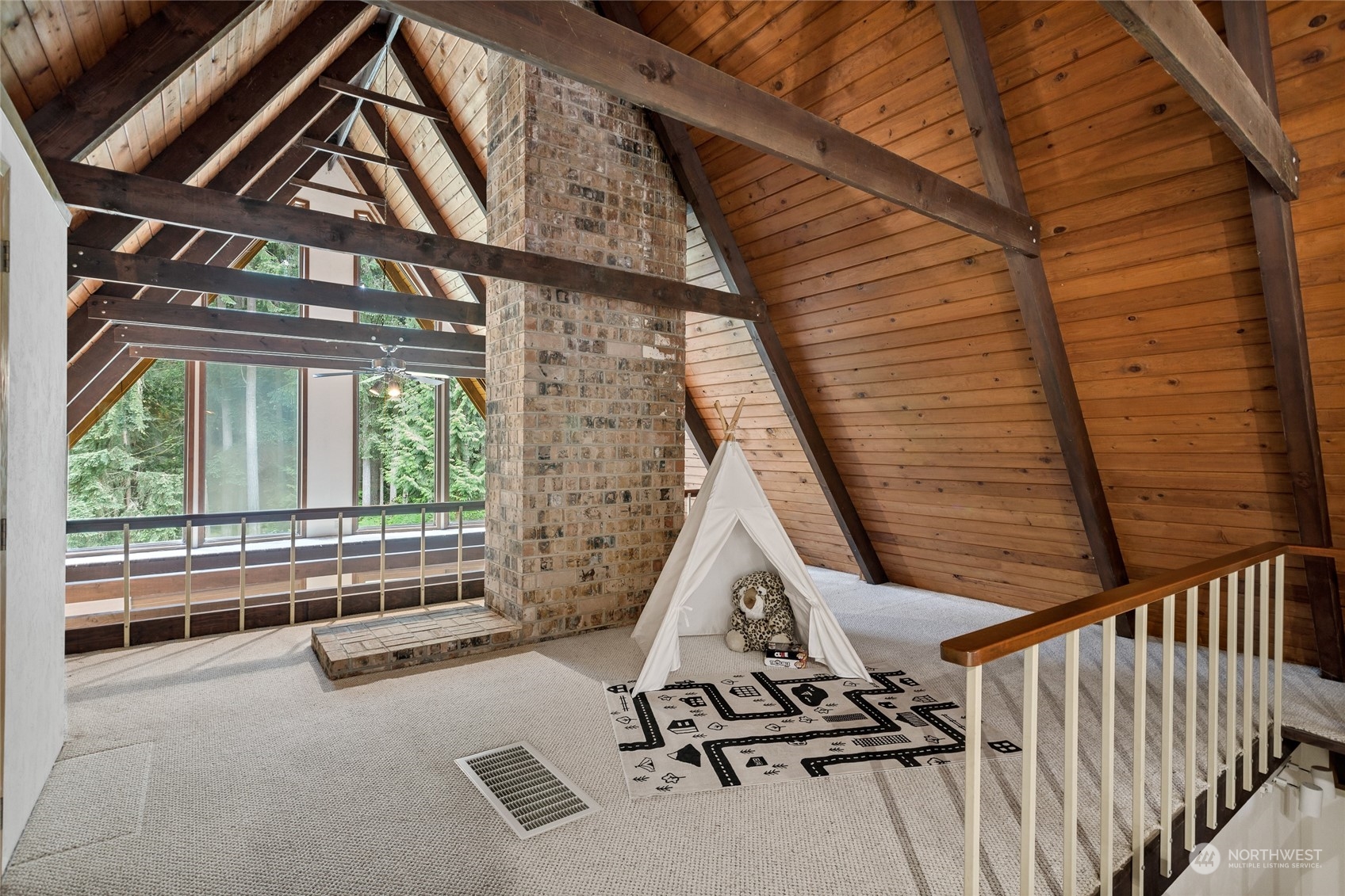 4748 NE Hendrickson Road