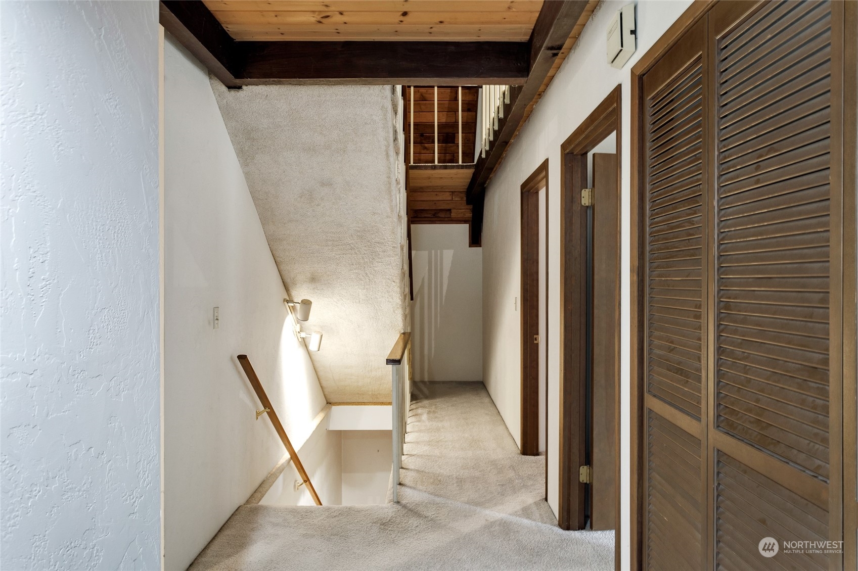 4748 NE Hendrickson Road