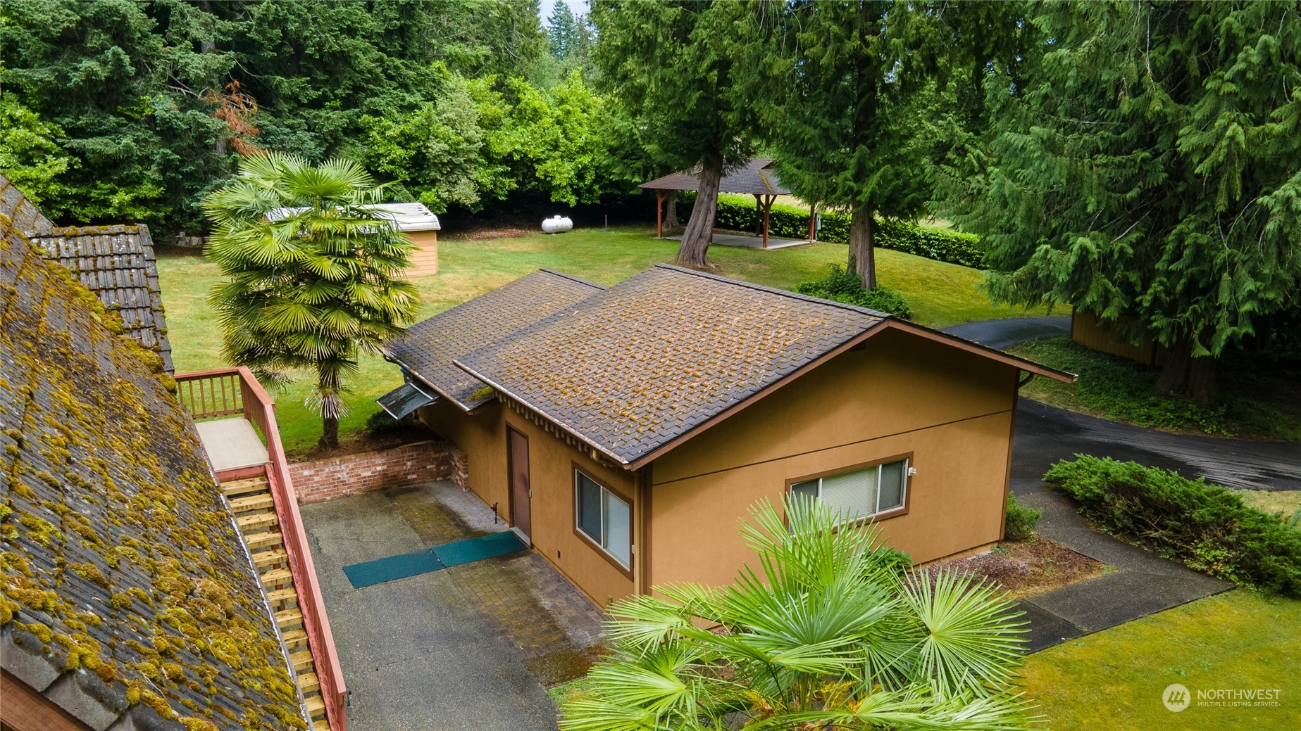 4748 NE Hendrickson Road