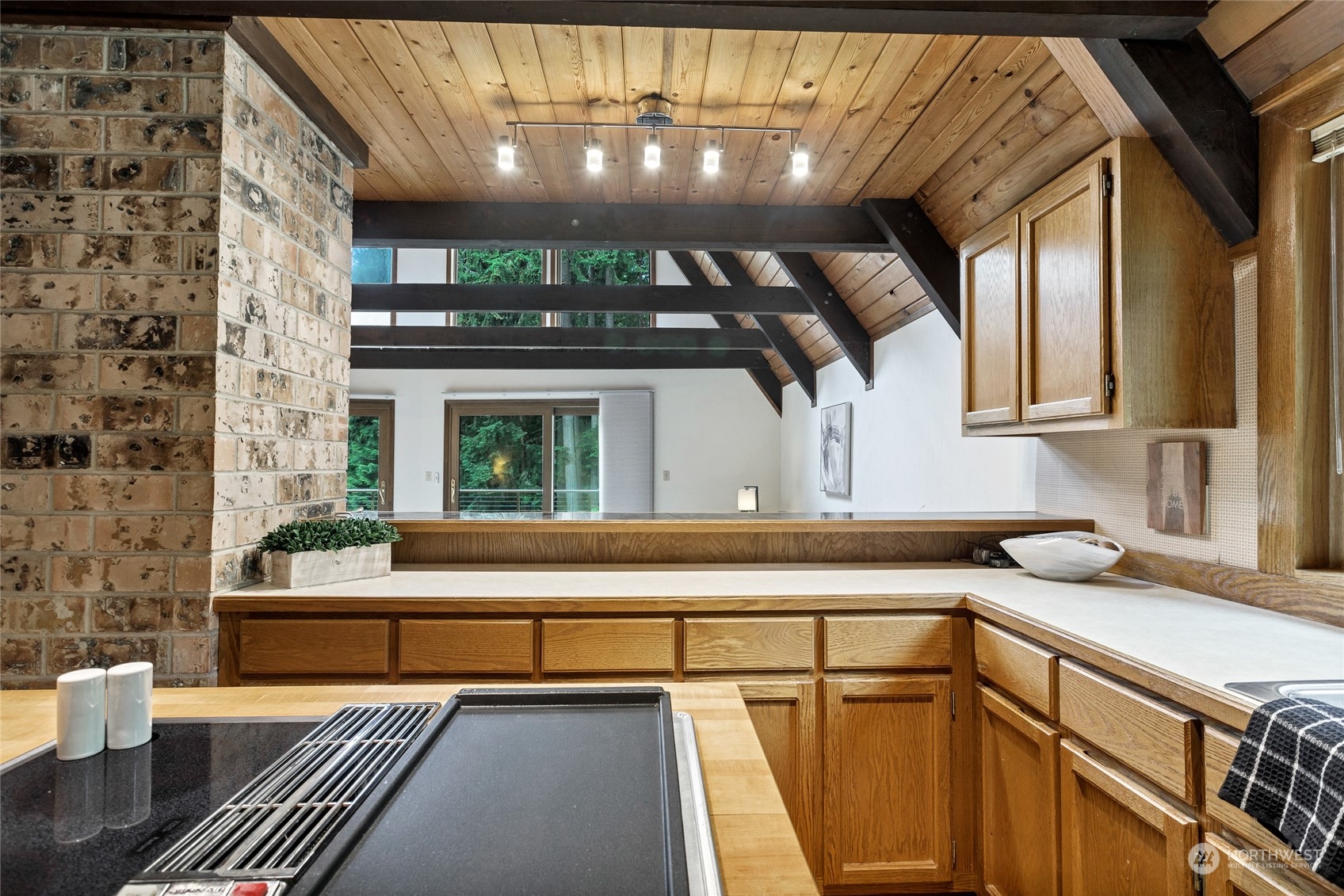 4748 NE Hendrickson Road