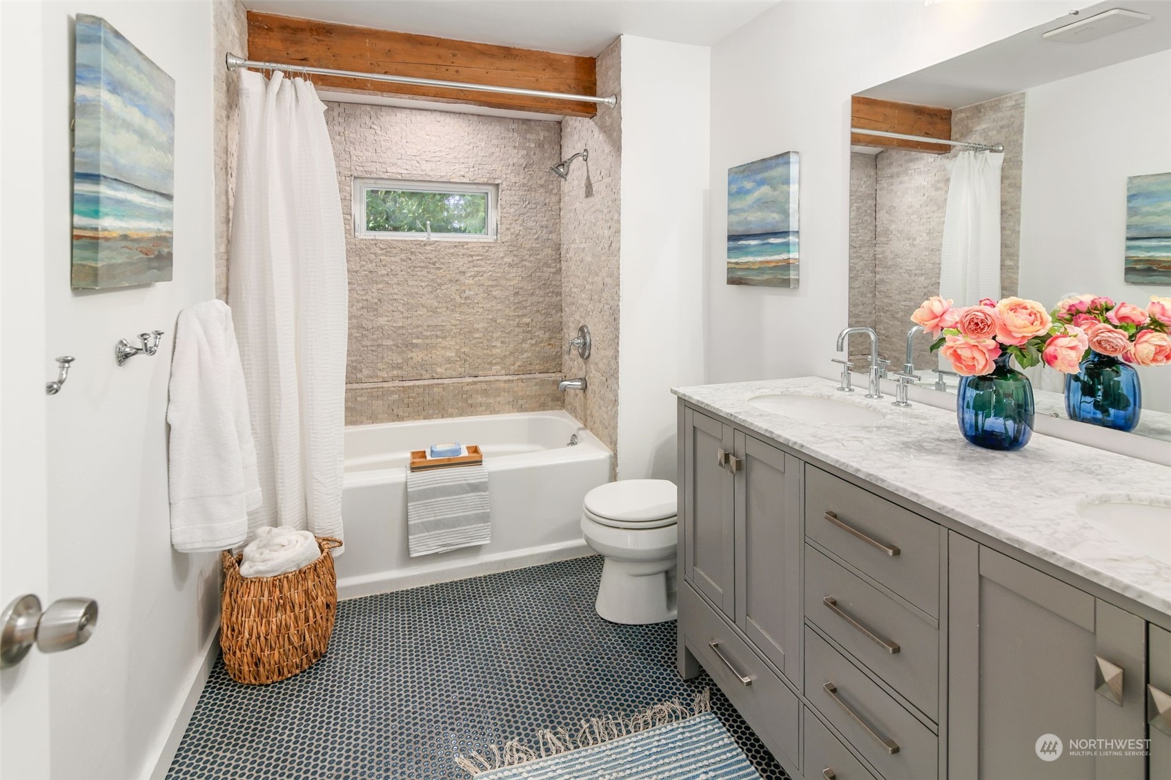 6205 Harbor Crest Drive NE