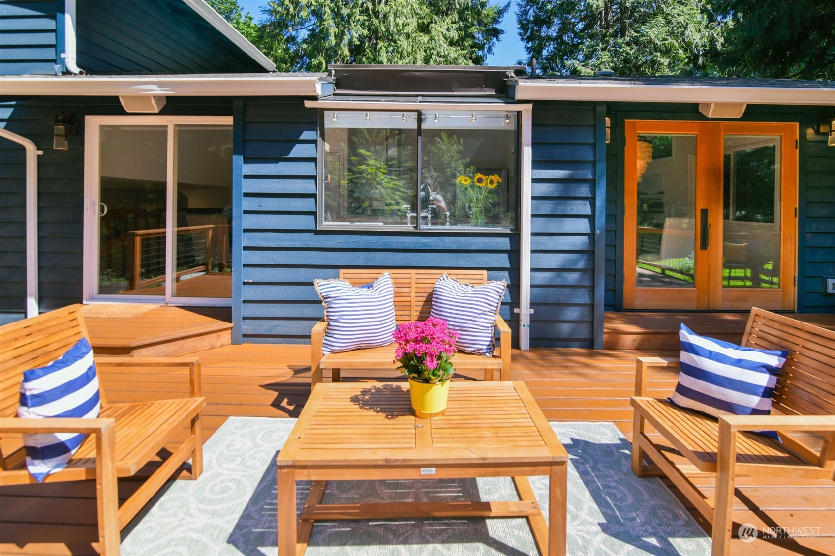 6205 Harbor Crest Drive NE