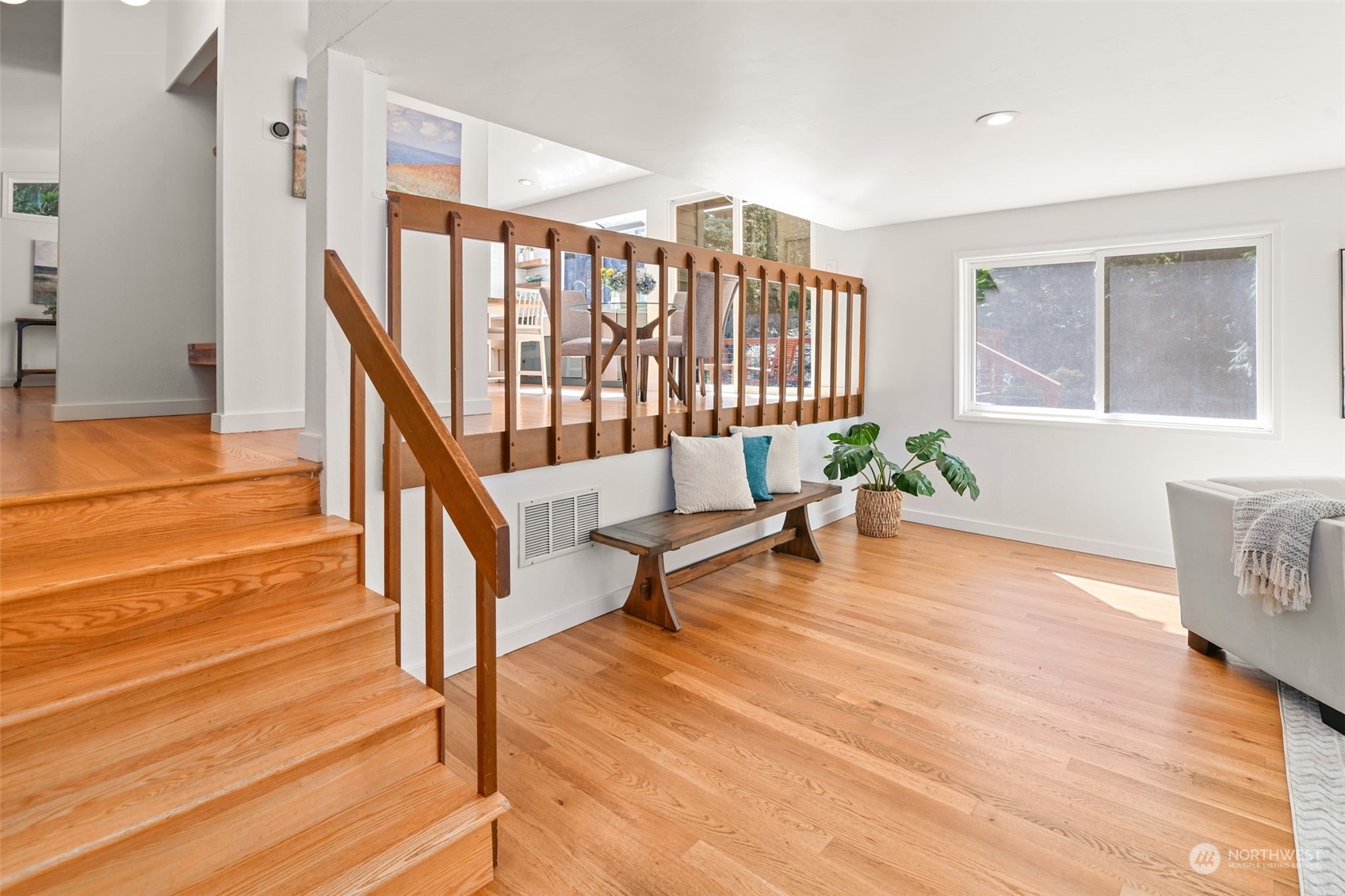 6205 Harbor Crest Drive NE